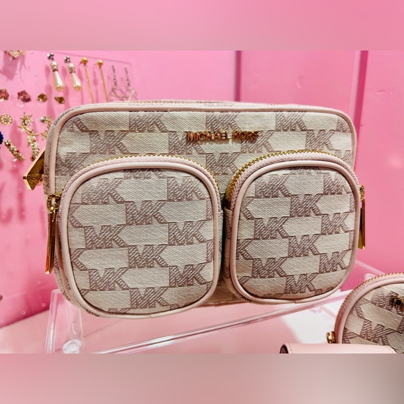 Authentic Micheal Kors Bag - Picture 2 of 10